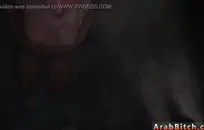 التمسيد بلطف قضيبي في حوض الاستحمام.