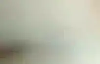 فتاة مختلطة يعطي ضربة لصديقي.