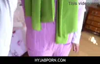 لطيف فتاة في سن المراهقة مارس الجنس في دش و شاعر المليون.