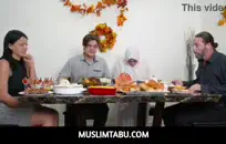 الساخنة في سن المراهقة الهواة مع لطيفة الجسم يعطي اللسان كبيرة.