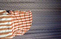 خنثي يلعب مع الديك و الملاعين الرجل.