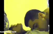 لطيف شقراء فرخ في بلدها ضيق الحمار.