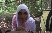 زوجة الساخنة الديوث مع صديق في السيارة.