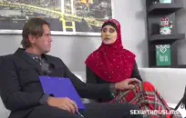 سخيف أمي الساخنة مع أبي خطوة على الهاتف.