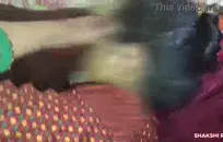 فتاة لطيفة مع النظارات استمنى على كاميرا ويب.