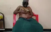 يحصل اصابع الاتهام في سن المراهقة أقرن بعد المكتب.