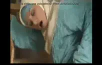 الزوج يشارك زوجته الفاسقة مع أعز أصدقائه.