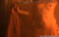 لطيف فتاة مع الثدي الصغيرة الهزات قبالة.