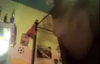 Hunk jose london يمتص قضيبه حتى يبتلع السائل المنوي.