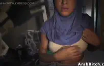 فرخ الساخنة مع كبير الثدي يحصل على الوجه في مختلسو النظر.