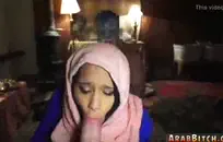 سامانثا فوكس تأخذ عبئًا على وجهها.