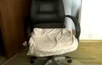 فتاة قرنية مع هزة الجماع ضخمة في الحمام.