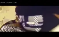 Ftm يتبول على مؤخرته على الشرفة.