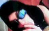 مثير فتاة صغيرة تمتص في الصباح وتناول المني.