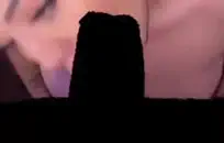 يحصل مارس الجنس الهواة في سن المراهقة في الفم.