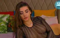 ضخمة الثدي في الحمام. المؤخرة الكبيرة والحمار.